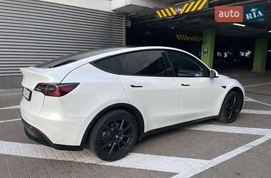 Позашляховик / Кросовер Tesla Model Y 2024 в 