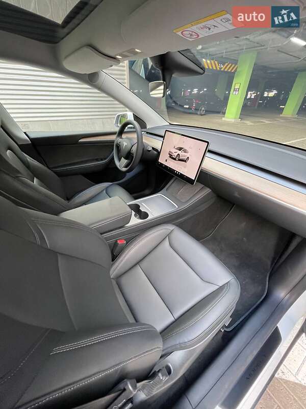 Внедорожник / Кроссовер Tesla Model Y 2024 в Киеве