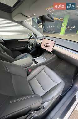 Позашляховик / Кросовер Tesla Model Y 2024 в 