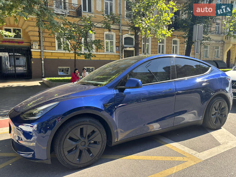 Внедорожник / Кроссовер Tesla Model Y 2023 в Киеве
