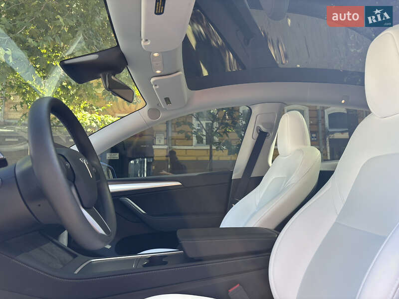 Внедорожник / Кроссовер Tesla Model Y 2023 в Киеве