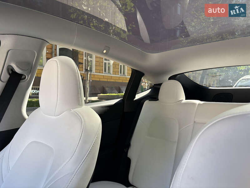 Внедорожник / Кроссовер Tesla Model Y 2023 в Киеве