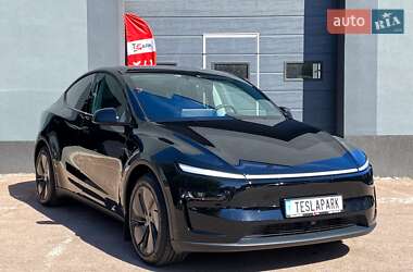Позашляховик / Кросовер Tesla Model Y 2025 в 