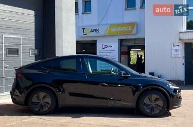 Позашляховик / Кросовер Tesla Model Y 2025 в 