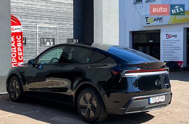 Позашляховик / Кросовер Tesla Model Y 2025 в 