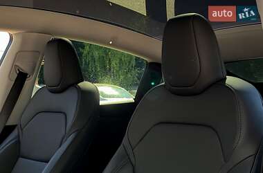 Позашляховик / Кросовер Tesla Model Y 2025 в 