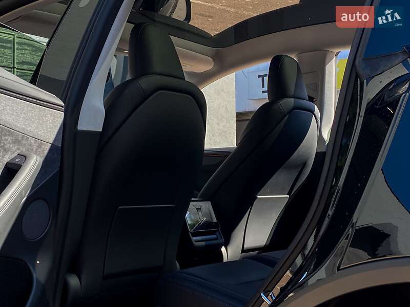 Внедорожник / Кроссовер Tesla Model Y 2025 в Киеве