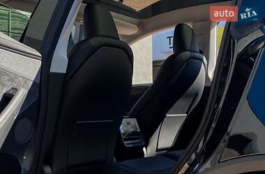 Позашляховик / Кросовер Tesla Model Y 2025 в 