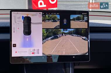 Позашляховик / Кросовер Tesla Model Y 2025 в 