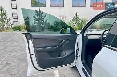 Внедорожник / Кроссовер Tesla Model Y 2021 в 