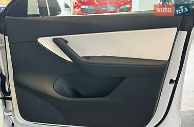 Позашляховик / Кросовер Tesla Model Y 2021 в 