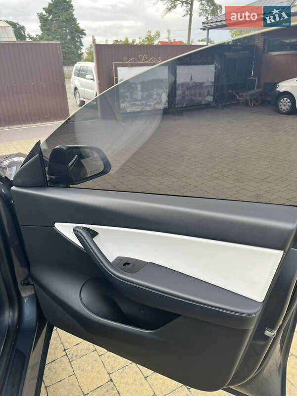 Внедорожник / Кроссовер Tesla Model Y 2020 в Львове