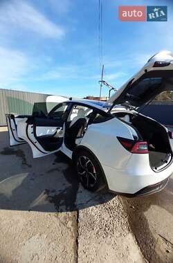 Позашляховик / Кросовер Tesla Model Y 2020 в 