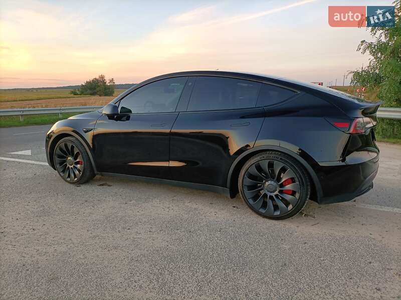 Позашляховик / Кросовер Tesla Model Y 2022 в Львові