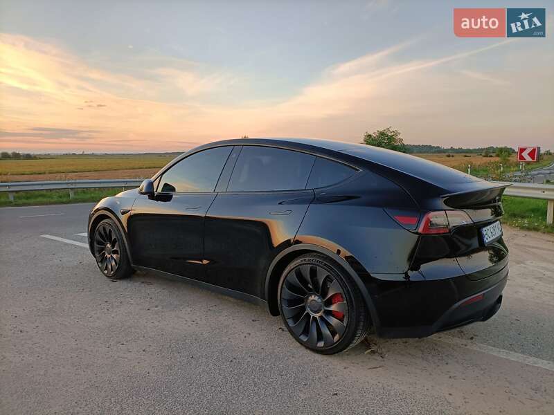 Позашляховик / Кросовер Tesla Model Y 2022 в Львові