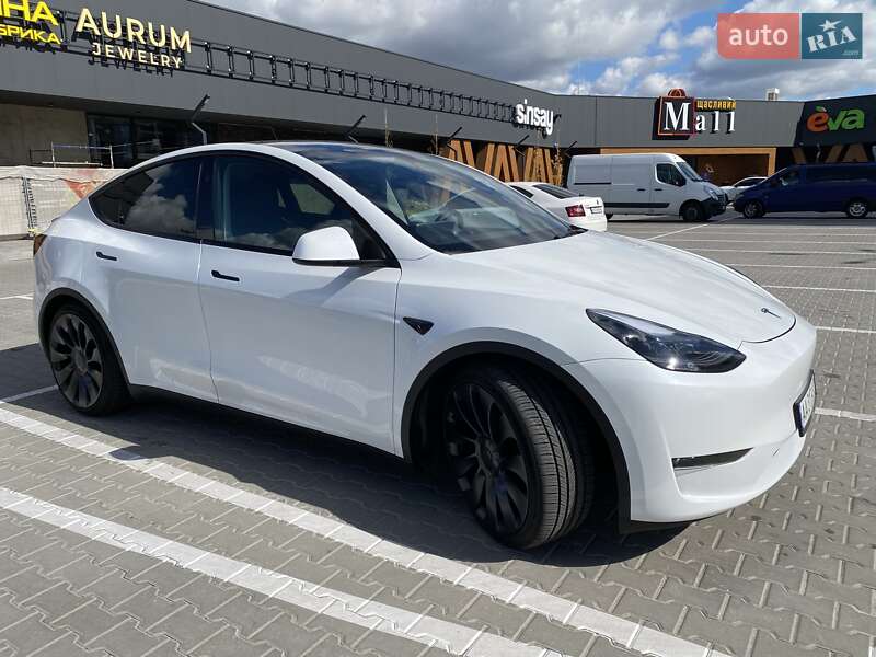 Внедорожник / Кроссовер Tesla Model Y 2024 в Киеве