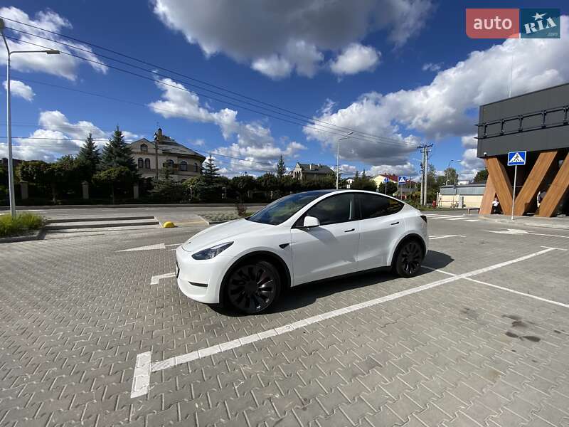 Внедорожник / Кроссовер Tesla Model Y 2024 в Киеве