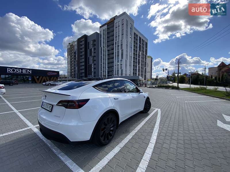 Внедорожник / Кроссовер Tesla Model Y 2024 в Киеве