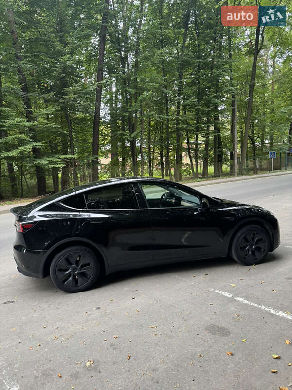 Позашляховик / Кросовер Tesla Model Y 2025 в Львові