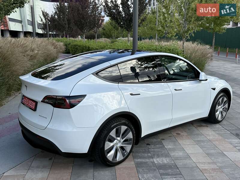 Внедорожник / Кроссовер Tesla Model Y 2023 в Киеве