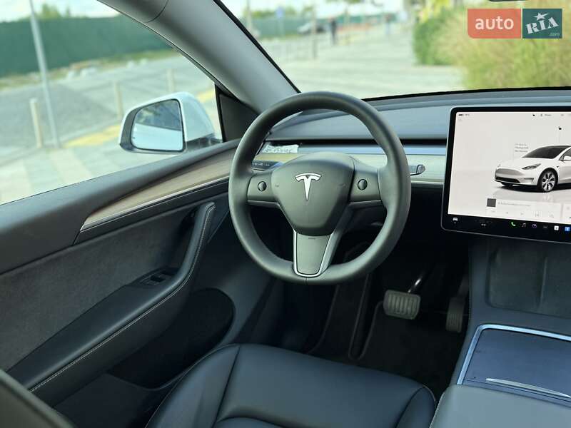 Внедорожник / Кроссовер Tesla Model Y 2023 в Киеве