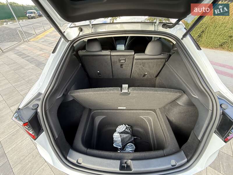 Внедорожник / Кроссовер Tesla Model Y 2023 в Киеве