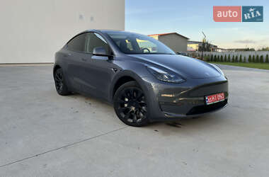 Позашляховик / Кросовер Tesla Model Y 2024 в 