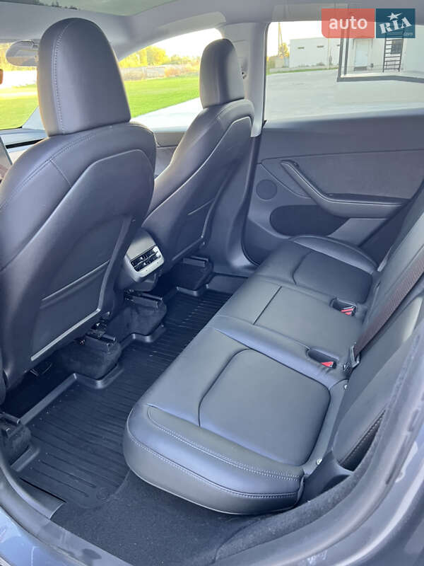Внедорожник / Кроссовер Tesla Model Y 2024 в Луцке