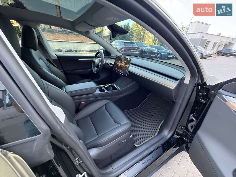 Внедорожник / Кроссовер Tesla Model Y 2024 в Киеве