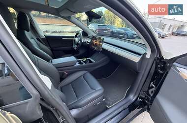 Позашляховик / Кросовер Tesla Model Y 2024 в 