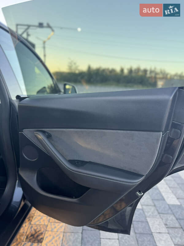 Позашляховик / Кросовер Tesla Model Y 2024 в Львові фото 12 Позашляховик / Кросовер Tesla Model Y 2024 в Львові
