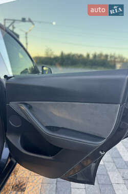 Внедорожник / Кроссовер Tesla Model Y 2024 в 