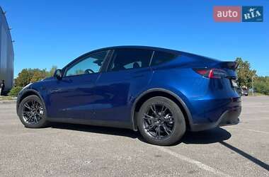 Позашляховик / Кросовер Tesla Model Y 2024 в 