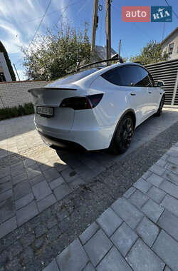 Позашляховик / Кросовер Tesla Model Y 2022 в 