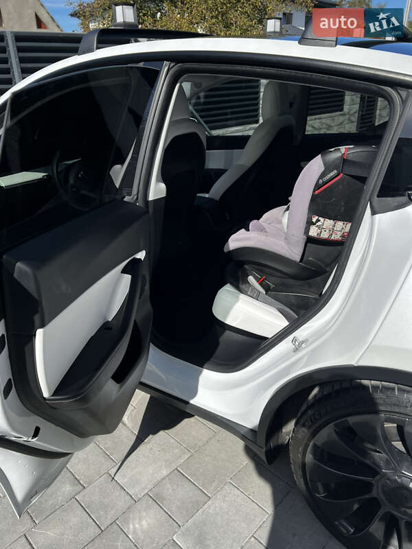 Внедорожник / Кроссовер Tesla Model Y 2022 в Житомире