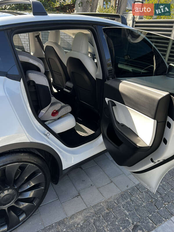 Внедорожник / Кроссовер Tesla Model Y 2022 в Житомире