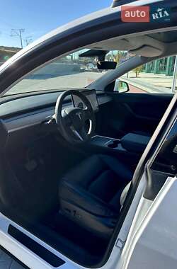 Внедорожник / Кроссовер Tesla Model Y 2021 в 