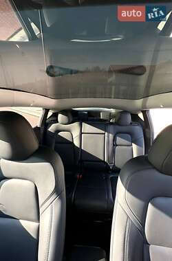 Внедорожник / Кроссовер Tesla Model Y 2021 в 
