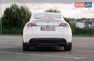 Позашляховик / Кросовер Tesla Model Y 2024 в 
