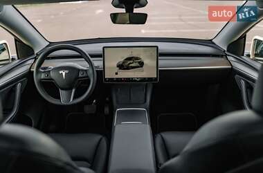 Позашляховик / Кросовер Tesla Model Y 2024 в 