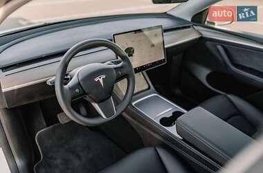 Позашляховик / Кросовер Tesla Model Y 2024 в 