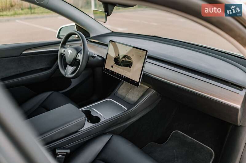 Внедорожник / Кроссовер Tesla Model Y 2024 в Ровно