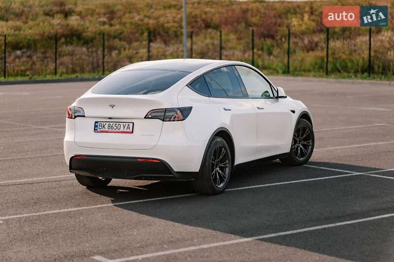 Внедорожник / Кроссовер Tesla Model Y 2024 в Ровно