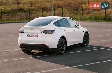 Позашляховик / Кросовер Tesla Model Y 2024 в 