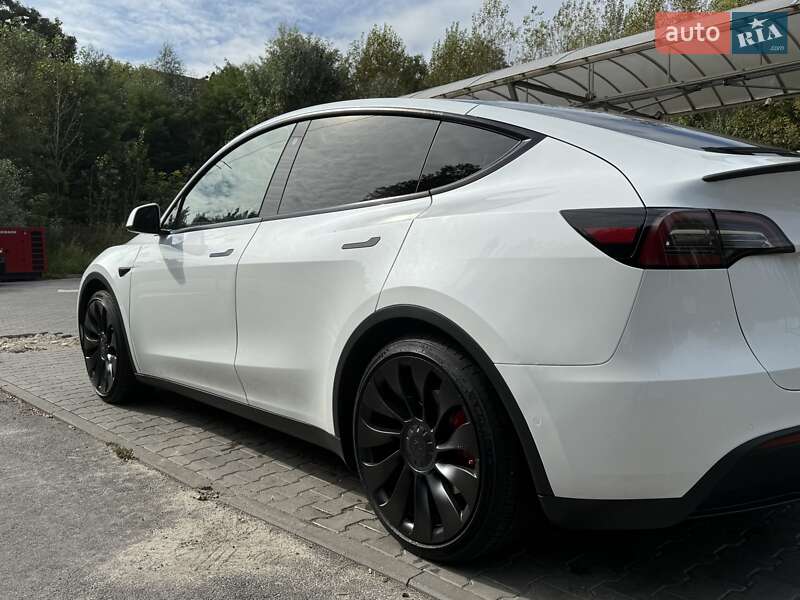 Внедорожник / Кроссовер Tesla Model Y 2022 в Киеве