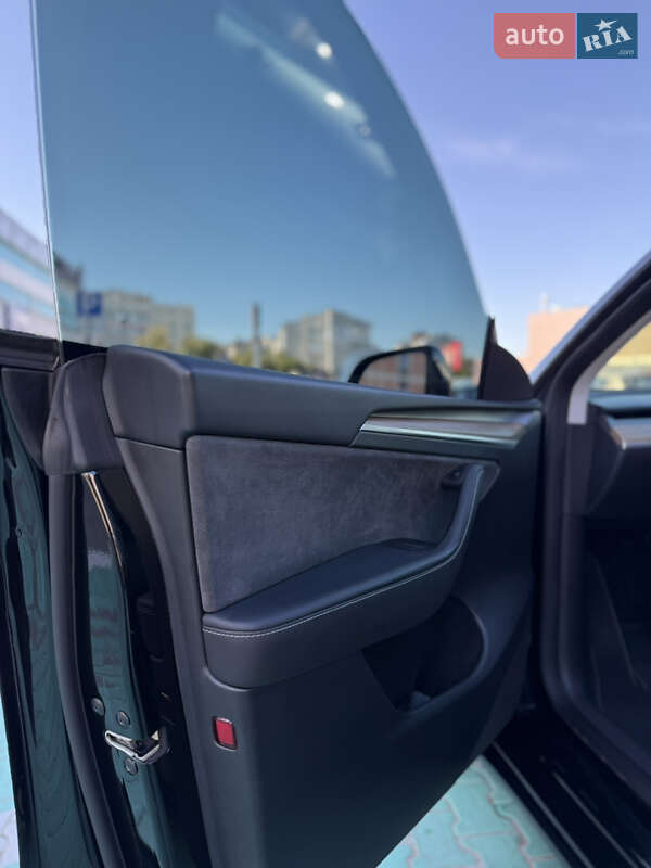 Позашляховик / Кросовер Tesla Model Y 2023 в Києві