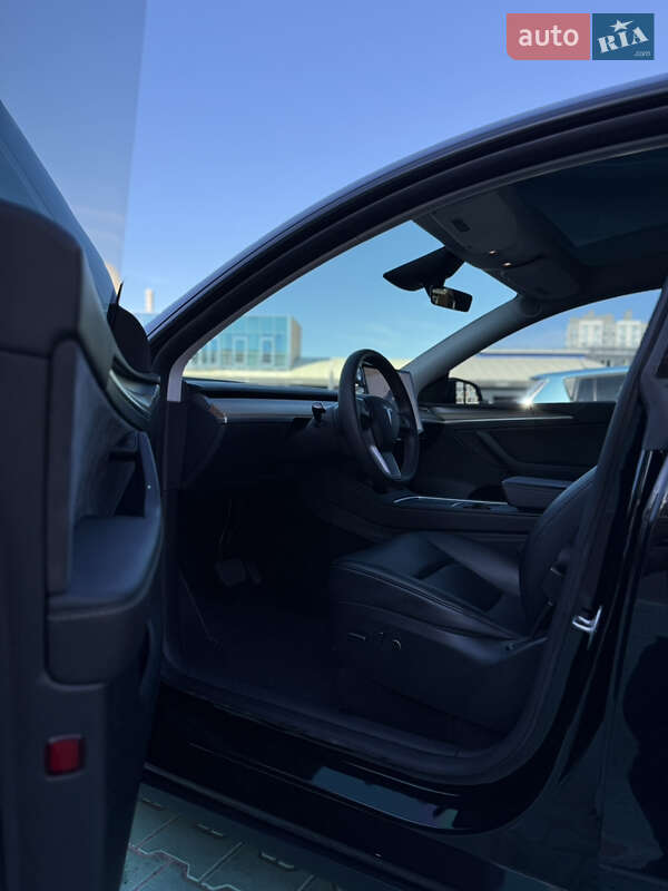 Позашляховик / Кросовер Tesla Model Y 2023 в Києві