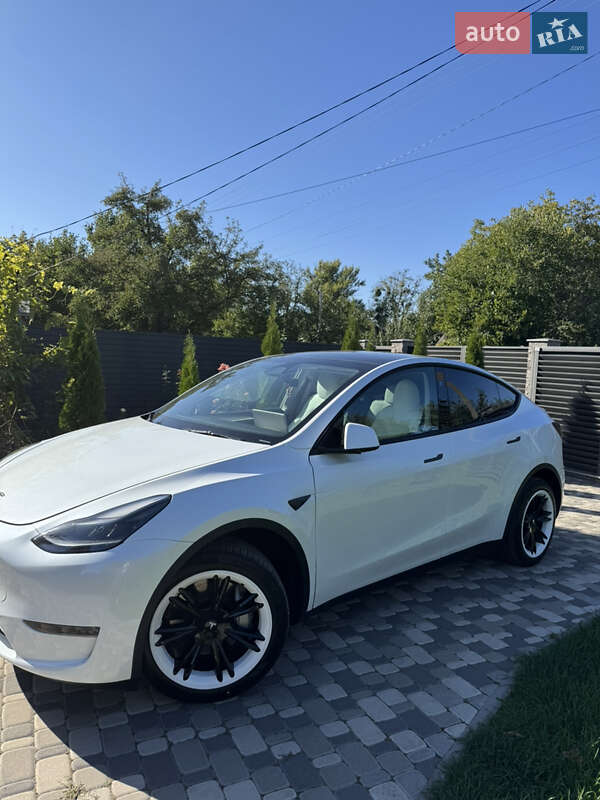 Позашляховик / Кросовер Tesla Model Y 2024 в Смілі