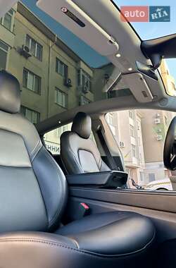 Внедорожник / Кроссовер Tesla Model Y 2021 в 