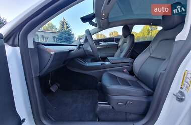 Позашляховик / Кросовер Tesla Model Y 2024 в 